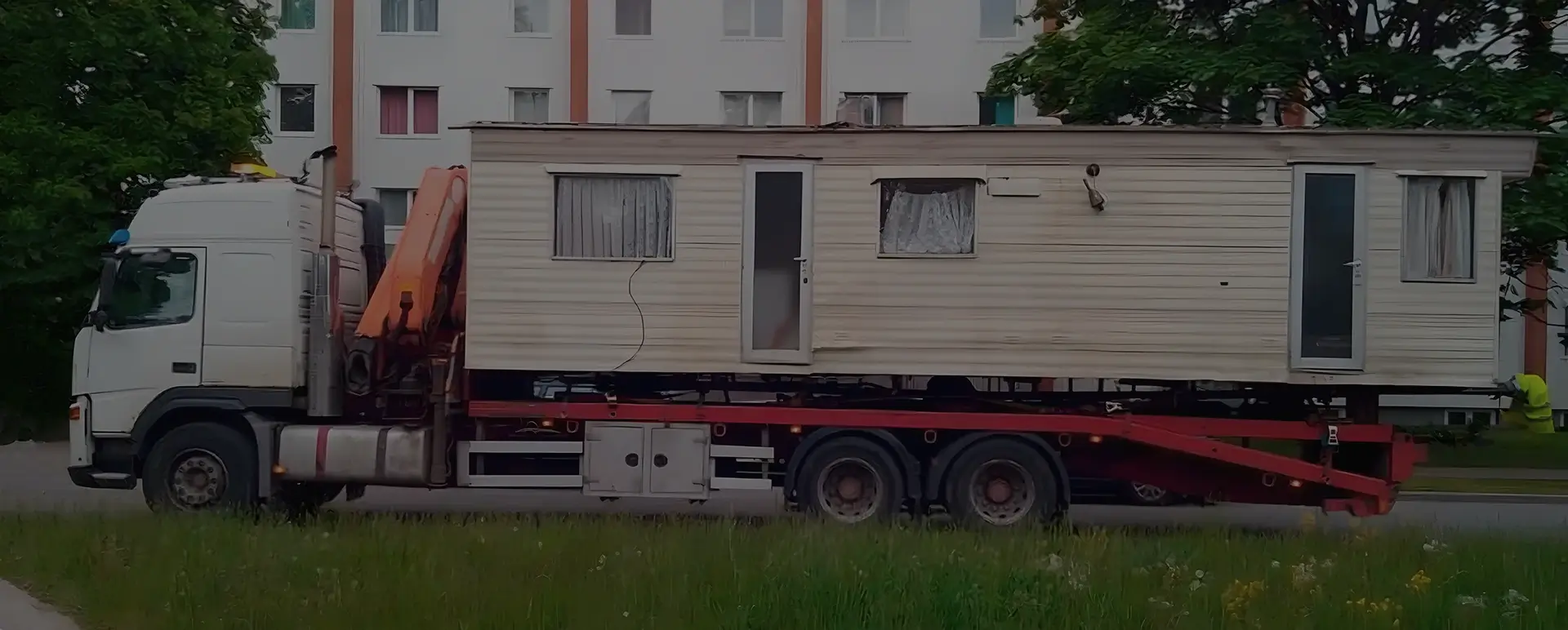 Получить онлайн цены на доставку низким тралом дом вагона в городе Югорск (Уральский округ - Ханты-Мансийский АО - Югра) на сайте самостоятельно